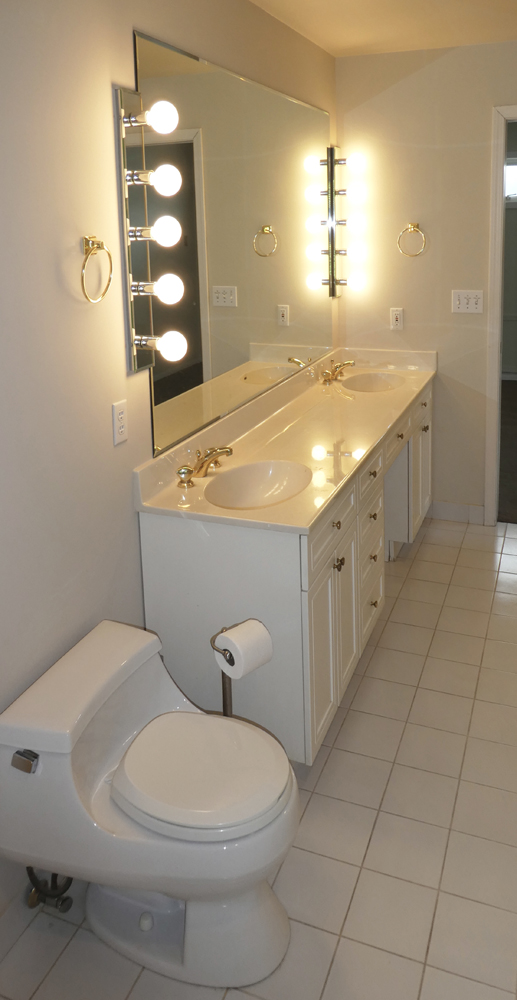 Lk Sammamish 2nd floor bathorrom